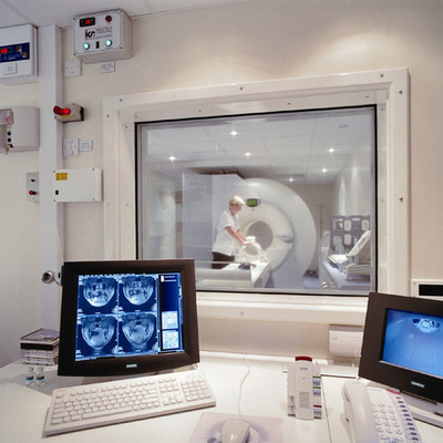 پانچ Mri Room Rf پنجره محافظ با قاب و مش برنجی در داخل