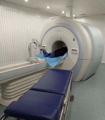 کشوی غیر مغناطیسی MRI با 150mm Universal Quiet Wheels Self Locking Guardrail و ظرفیت وزن 200 کیلوگرم