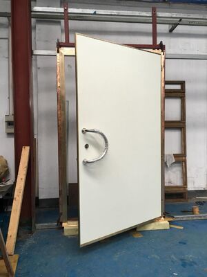 1.2 اندازه 2.1 متری مدل درب چرخشی ویندوز محافظ RF درب با ابعاد قابل تنظیم برای کاربردهای مختلف